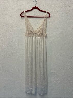 Lace Bodice Ivory Nightgown
